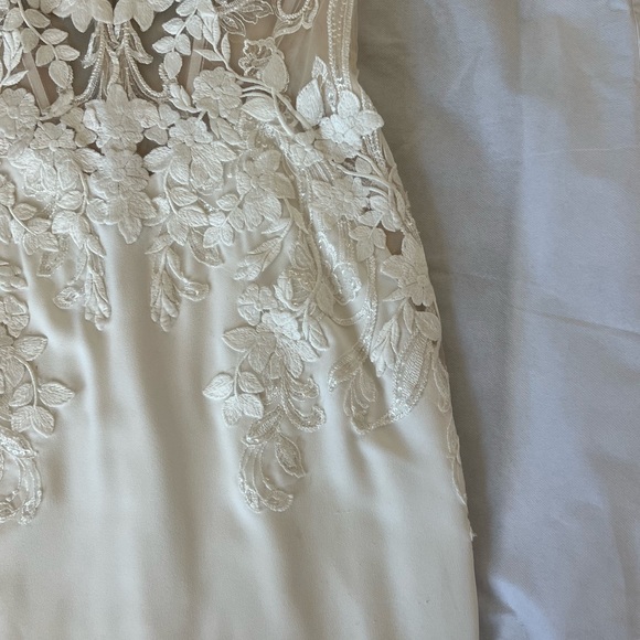 Enzoani Pearl Wedding Dress - Picture 16 of 17